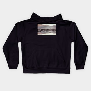 'Still Loch, Frosty Winter's Morning 2', Loch Rannoch, Glencoe. Kids Hoodie